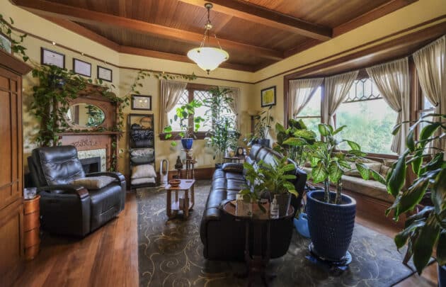 1227 De La Vina St