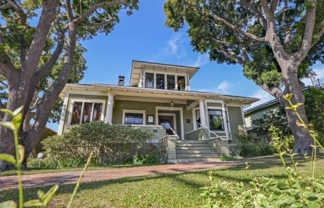1227 De La Vina St