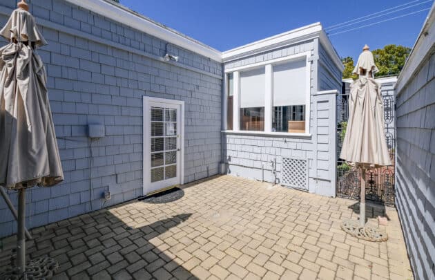 1332 De La Vina St
