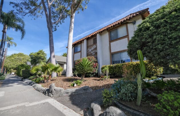 1726 De La Vina St