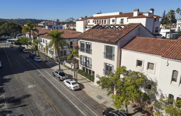 211 E Carrillo St