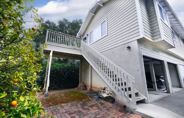2228 De La Vina St