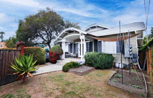 2228 De La Vina St