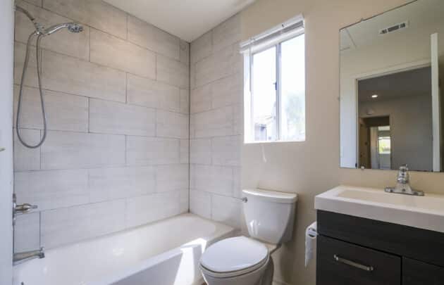 2228 De La Vina St
