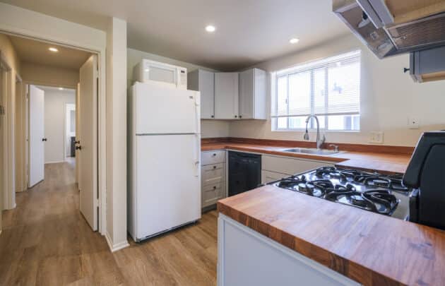 2228 De La Vina St