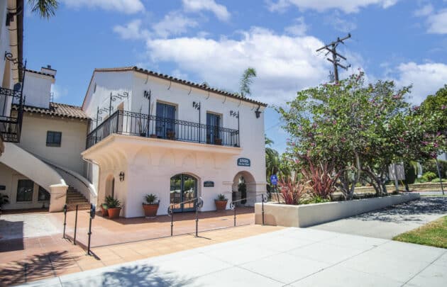 2323 De La Vina St