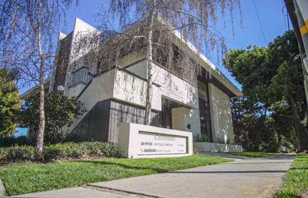41 Hitchcock way