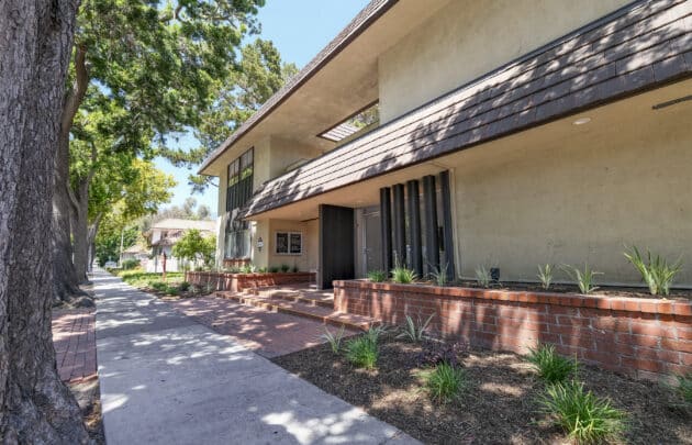 55 Hitchcock Way