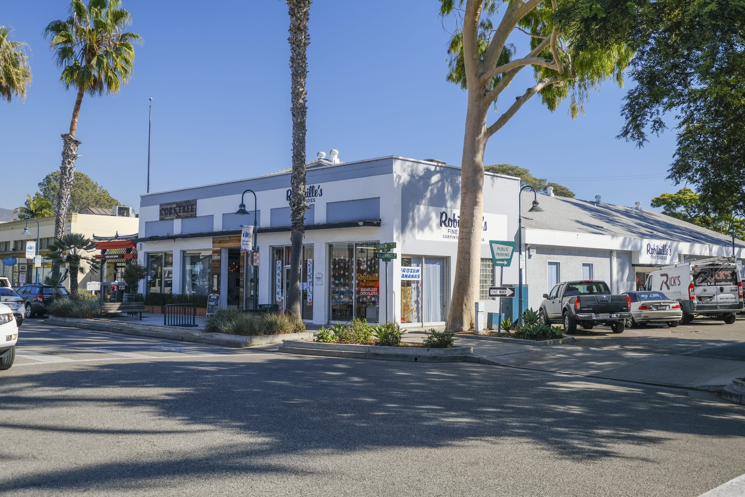 Retail at 900-916 Linden Ave, Carpinteria, for sale